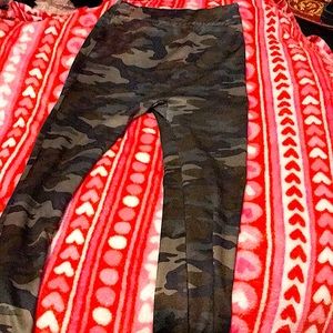 Camouflaged leggings